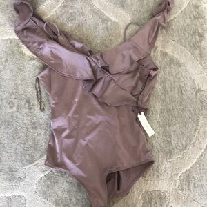 One piece silky blous, no sleeves.